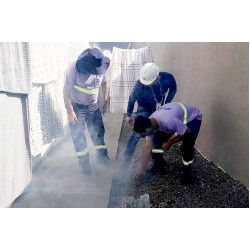 Teste de fumaça o procedimento auxilia na vistoria de redes de esgoto da Sanepar no Paraná